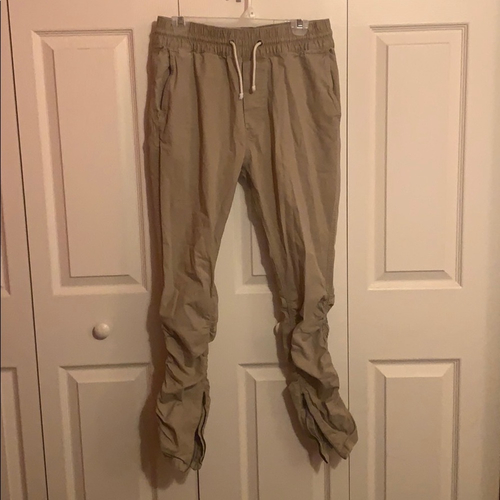 Men’s khaki joggers